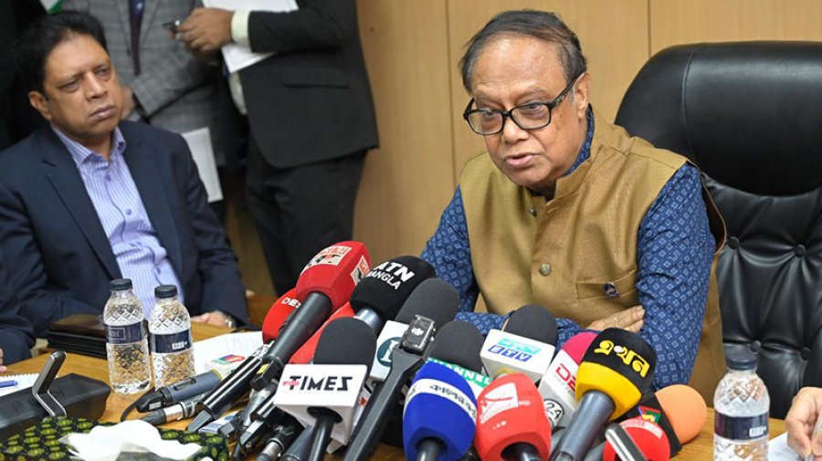 ৫ ব্যাংকের শেয়ার এখন শূন্যমূল্যের, কেউ ক্ষতিপূরণ পাবেন না: গভর্নর