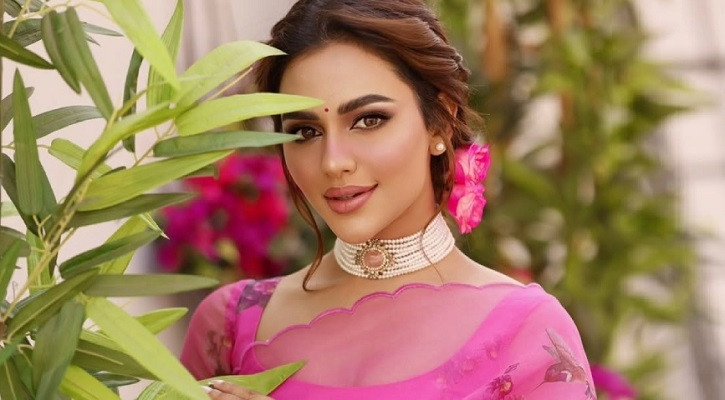 ‘নারীদের পছন্দকে প্রশ্নবিদ্ধ করার অভ্যাস থেকে সমাজের বের হওয়া উচিত’