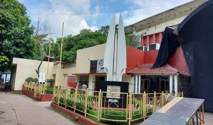 জৌলুশ হারিয়েছে বিএফডিসি, অনিশ্চিত ভবিষ্যতে কলাকৌশলীরা 